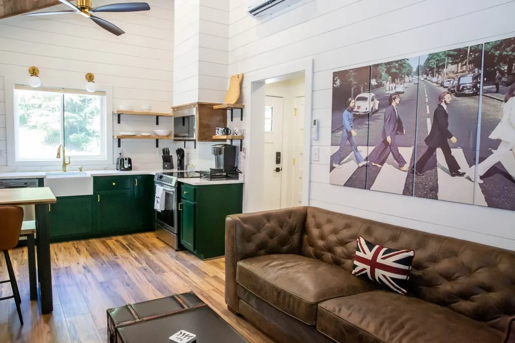 Premium cabin Abbey Road living area