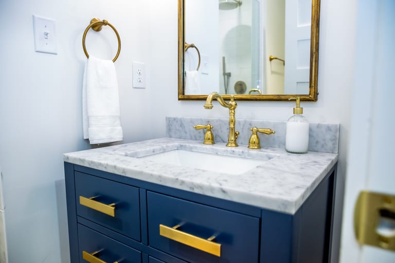 Abbey Road Bathroom – A Beetles Themed Creekside Cabin