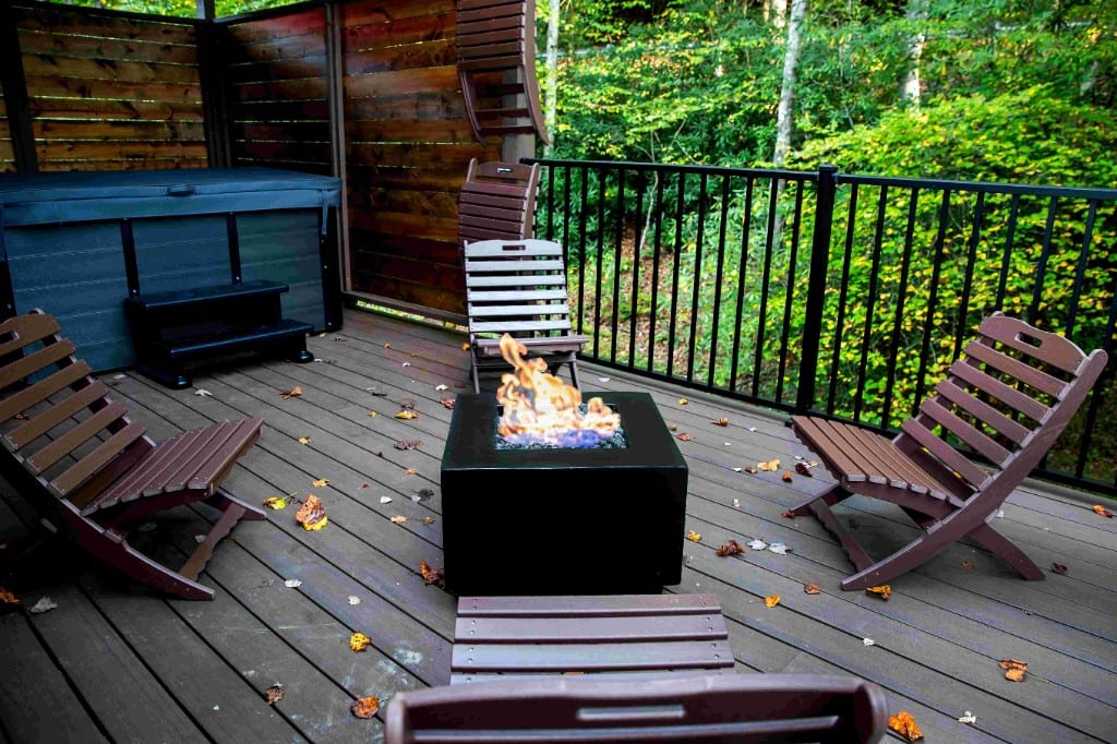 Halley’s Comet Deck with Hot Tub and Gas Fire Pit – A Phish Themed Creekside Cabin